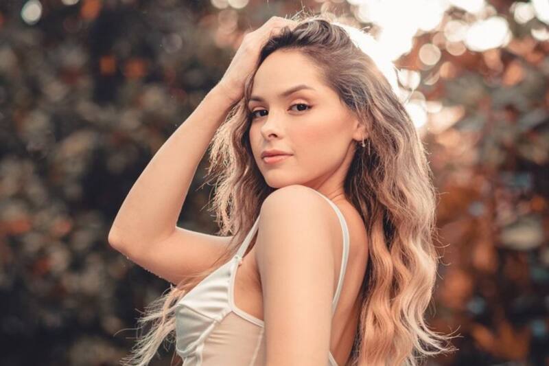 participó como bailarina en la primer y segunda temporada de "Rojo: El Color del Talento".