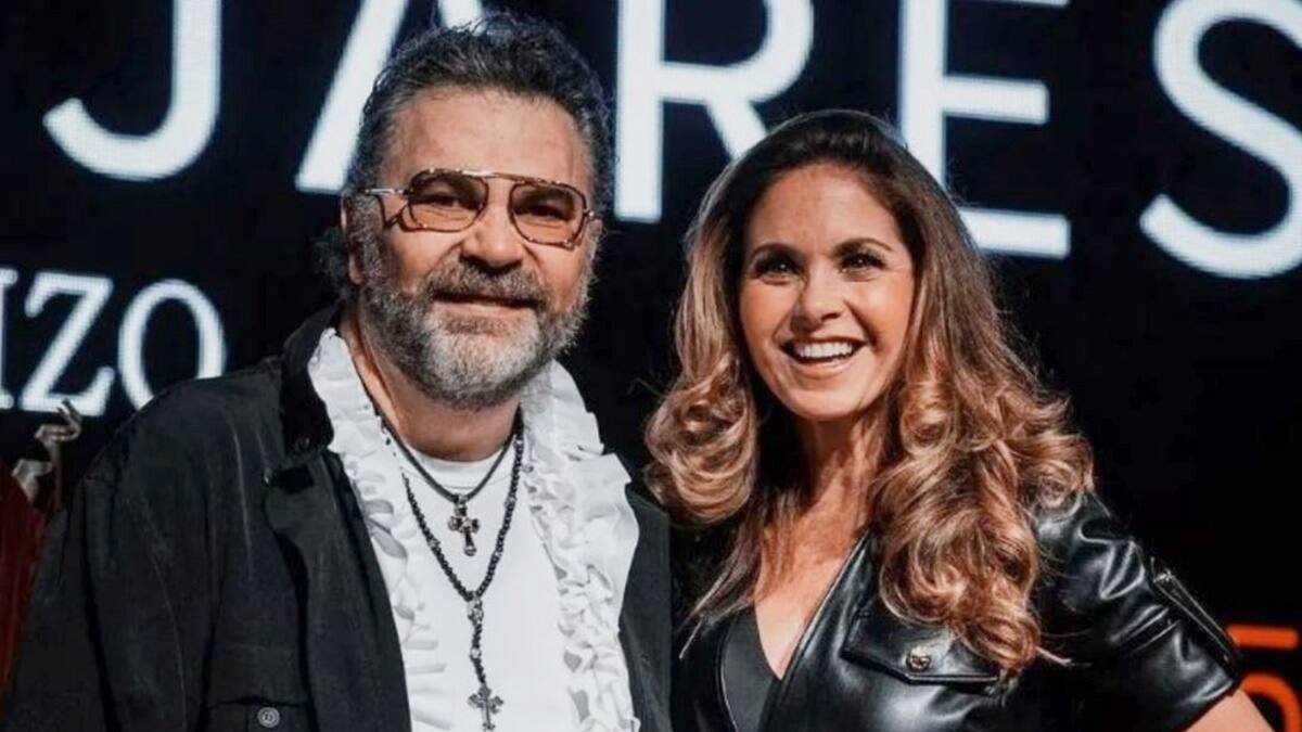 Lucero sorprende a Mijares con tierno beso en pleno concierto y lo deja sin palabras