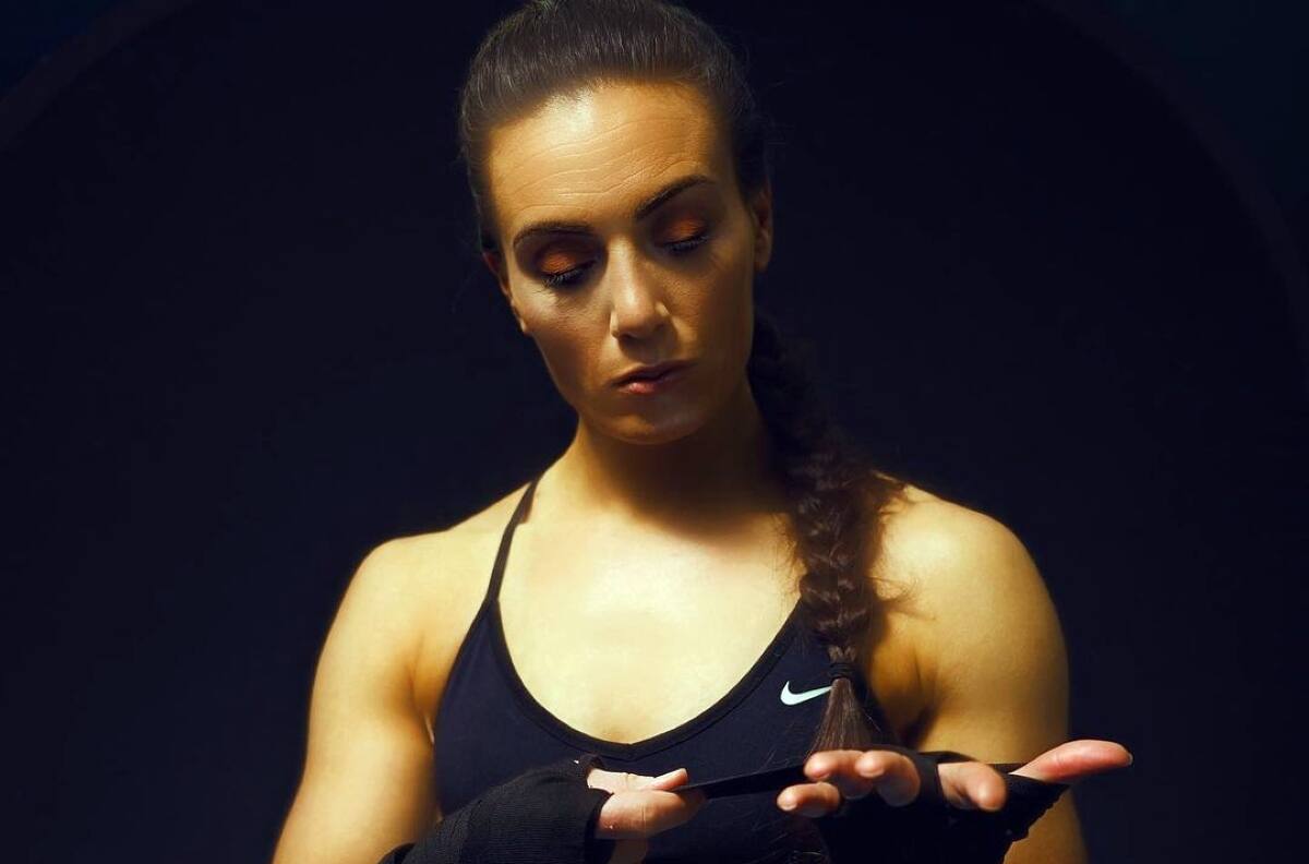 Zara Phythian, actriz de “Doctor Strange” acusada de abuso a niña, dice que no es pedófila