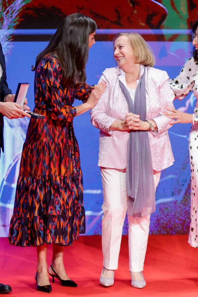 La monarca entregó los premios Medalla de Oro Cruz Roja.