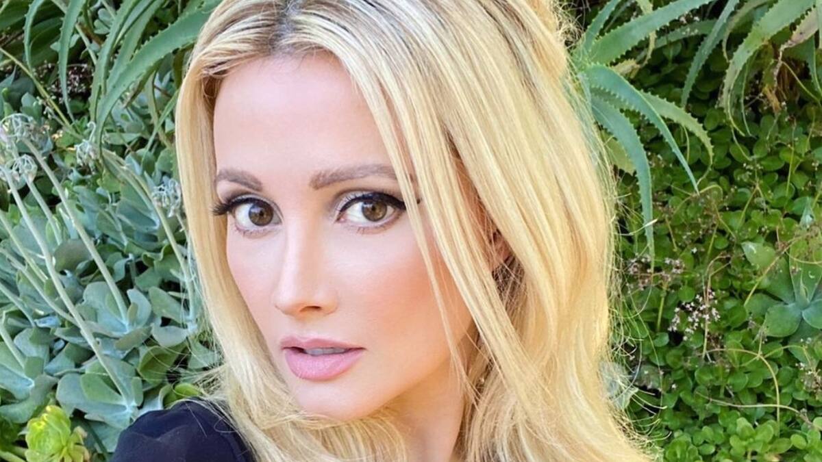 La exconejita Playboy, Holly Madison, relata traumática primera cita con Hugh Hefner