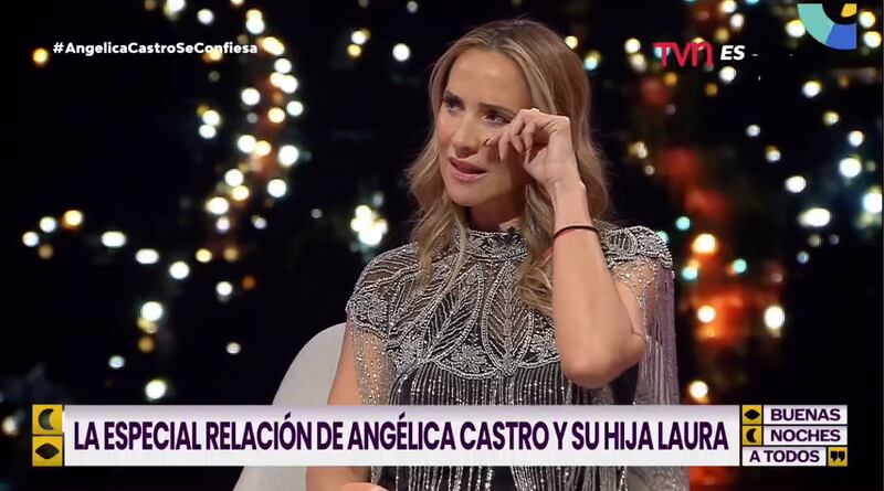 En “Buenas Noches a Todos” Angélica Castro habló sobre el trágico accidente de su hija, Laura de la Fuente, y reveló que no quiso borrarse las cicatrices que le dejó el impacto de bala.