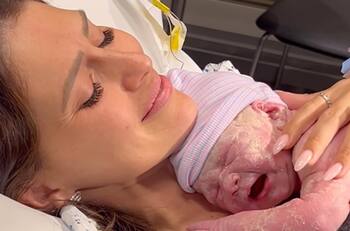 Hilaria Baldwin revela que se siente "culpable" tras haber dado a luz a su séptimo hijo