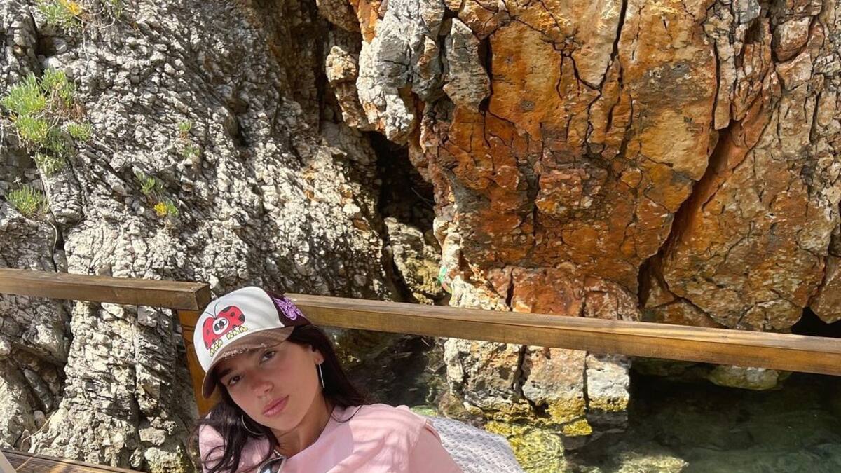 Dua Lipa comparte fotos en bikini para celebrar su cumpleaños 27