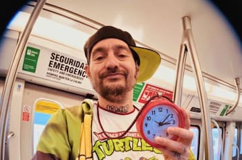 Alarma por querido cantante chileno: Terminó en urgencias luego de intentar quitarse la vida