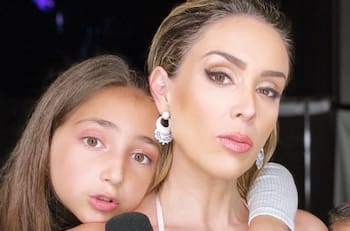 Jacky Bracamontes presume con orgullo el debut de su hija mayor como cantante