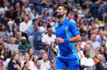 VIDEO | US Open: Novak Djokovic arrasó en su debut y volverá al número 1 del mundo