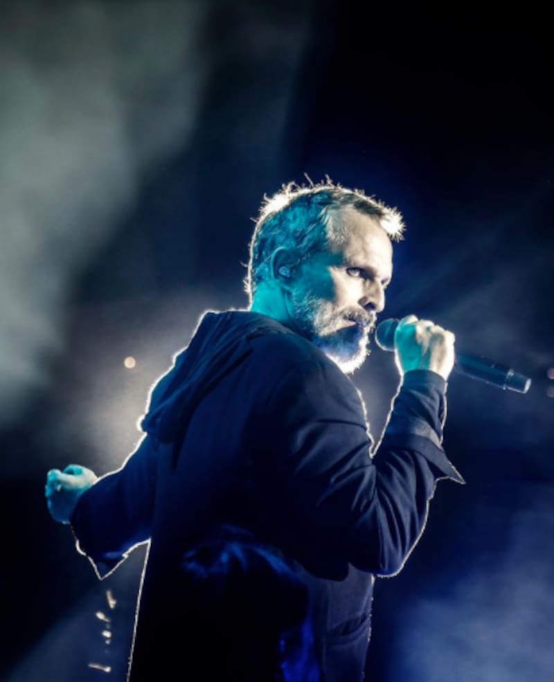 Miguel Bosé padece una rara condición neurológica - Créditos: Instagram Miguel Bosé