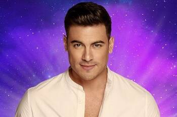 Carlos Rivera, en plan de divo, no quiere cerca a los fans