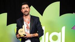 Alex Ubago, al igual que Enrique Iglesias, toman con humor las muestras de cariño de los fanáticos