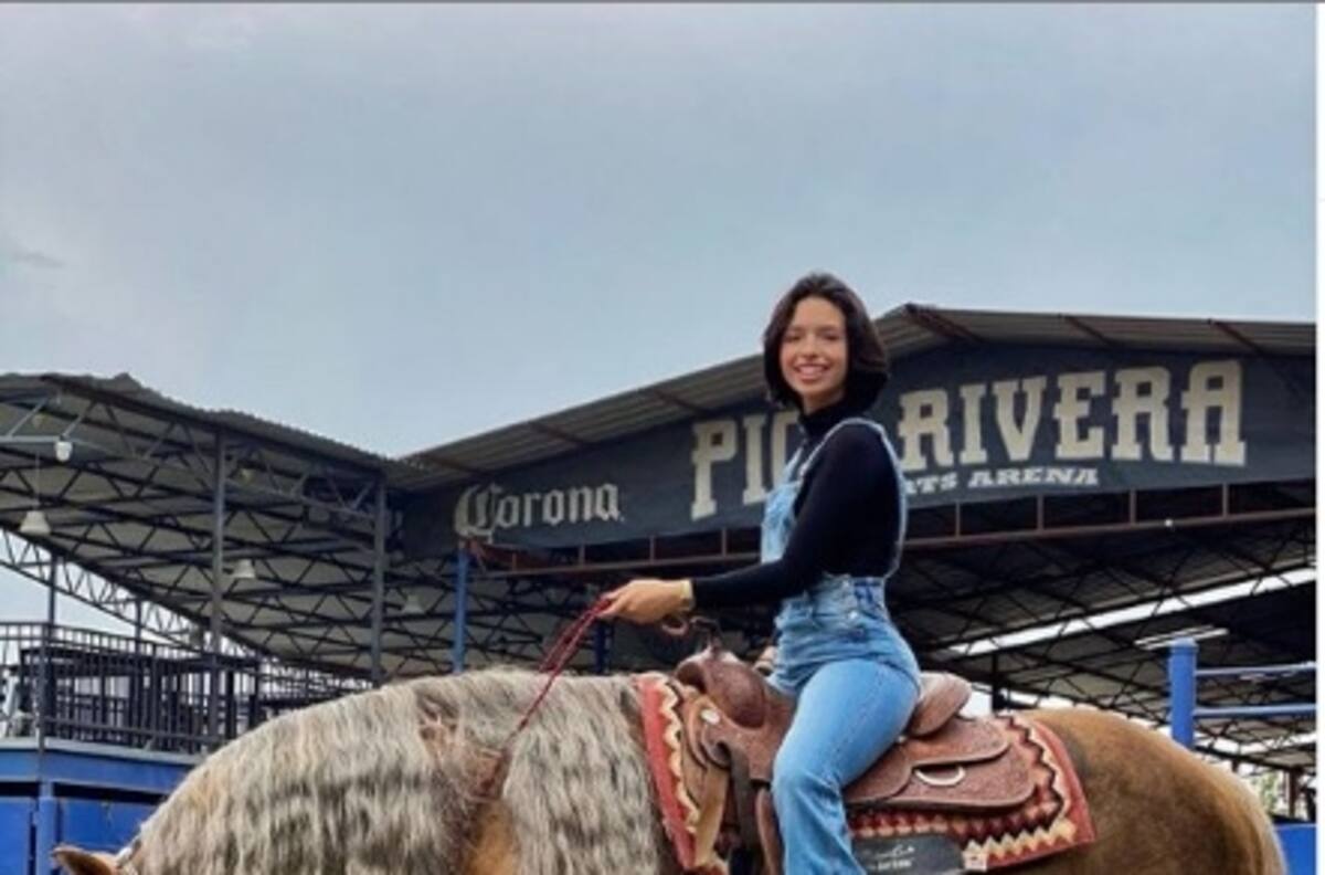 Ángela Aguilar deslumbra en California, ¿Será tan famosa como el papá?
