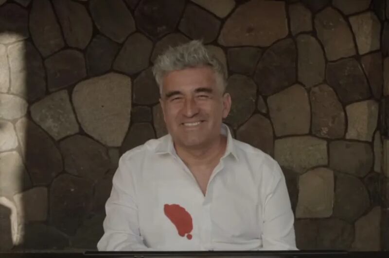 Jorge González en las grabaciones del videoclip "Trenes"