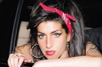 Winehouse dejó huella en su línea de ropa que sigue a la venta
