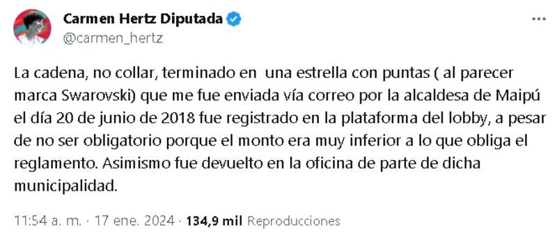Carmen Hertz se refirió al collar que recibió. Créditos: X