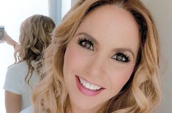 Lucero gana tres premios por parte de sus fans y les agradece con cariño