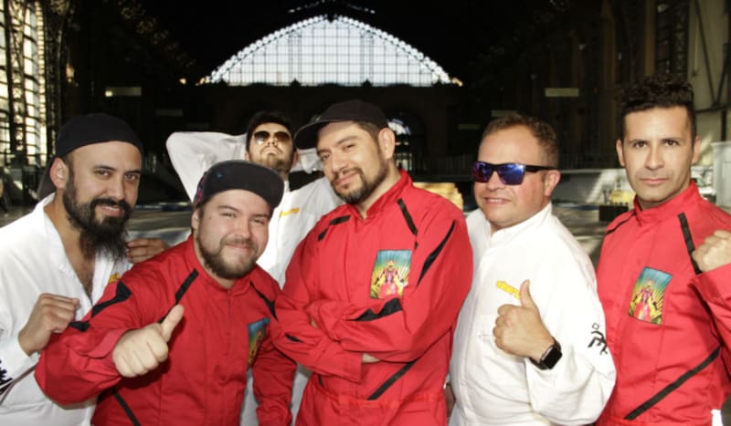 "Chicos Cuicos" el nuevo single Sinergia, que rememora los clásicos noventeros.