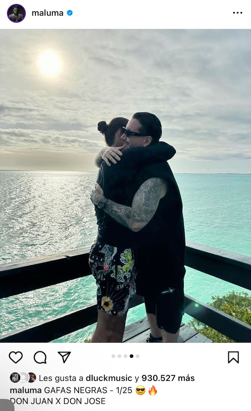 Maluma y J Balvin en una playa paradisiaca compartiendo por su próximo lanzamiento.