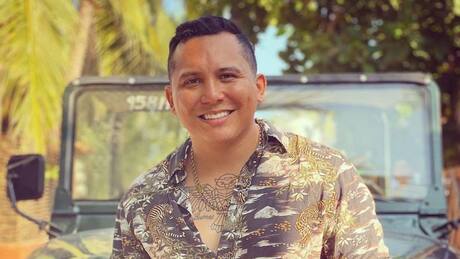 ¿Le hicieron brujería? Edwin Luna encuentra una bolsa de dulces en sus botas