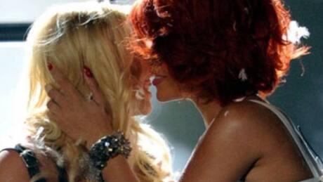 El beso entre Rihanna y Britney Spears que censuraron y el mundo olvidó