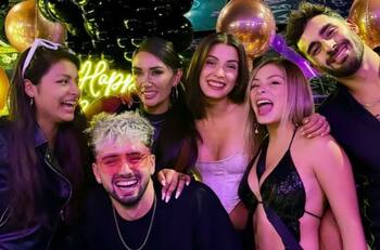 VIDEO | Cony Capelli y Pamela Díaz se besaron en celebración de cumpleaños
