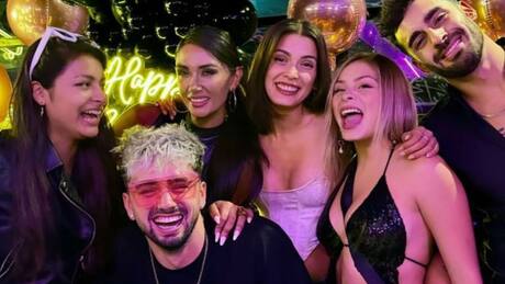 VIDEO | Cony Capelli y Pamela Díaz se besaron en celebración de cumpleaños