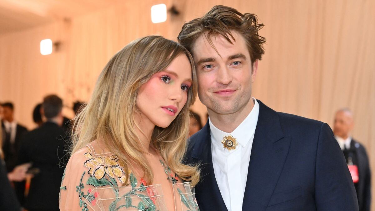 Robert Pattinson y Suki Waterhouse tendrán un hijo