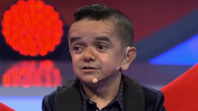 y Futuro Fuera de Órbita se presentaron en un evento discotequero junto al cantante urbano King Savagge.