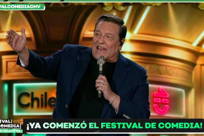 El animador respondió en vivo el teléfono. Foto: Captura CHV