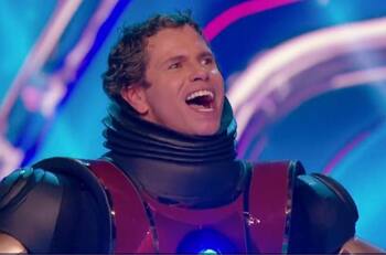 ¿Quién es la máscara?: Bot es Diego Schoening, el primer eliminado de la noche