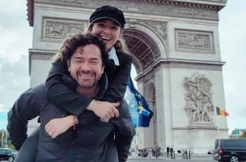 Sherlyn presume vacaciones en París y ¿estrena romance?