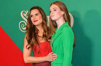 Hija de Brooke Shields se roba todas las miradas en alfombra roja: ¡heredó la belleza de su mamá!