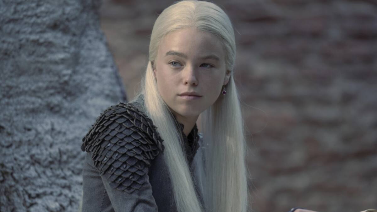 Milly Alcock de “House of the Dragon” recibe Globo de Oro en presunto estado de embriaguez