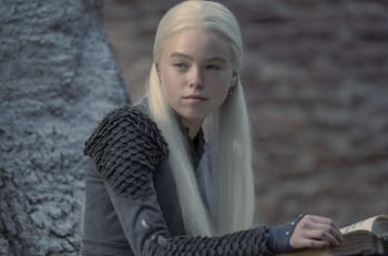 Milly Alcock de “House of the Dragon” recibe Globo de Oro en presunto estado de embriaguez