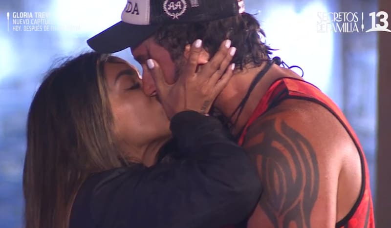 Shirley Arica se despidió con un piquito de Arturo Longton.