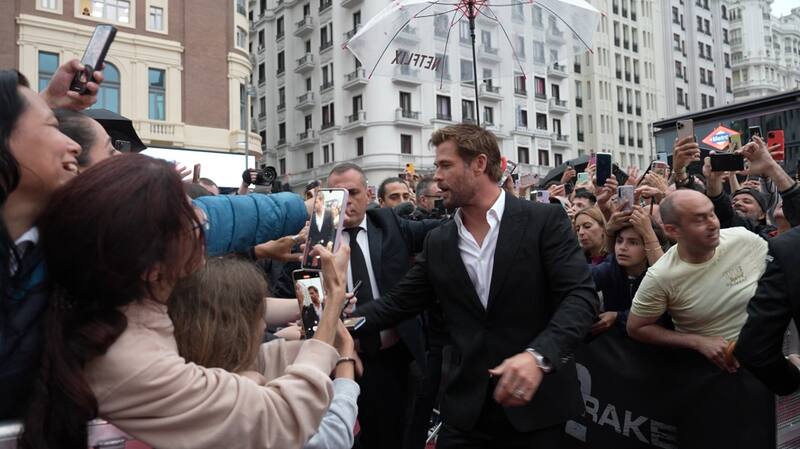 La reina Letizia y la infanta Sofía se encuentran con Chris Hemsworth