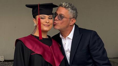 “Ni millones de kilómetros me impedirían estar contigo”: Alejandro Sanz sorprende a su hija en el día de su graduación