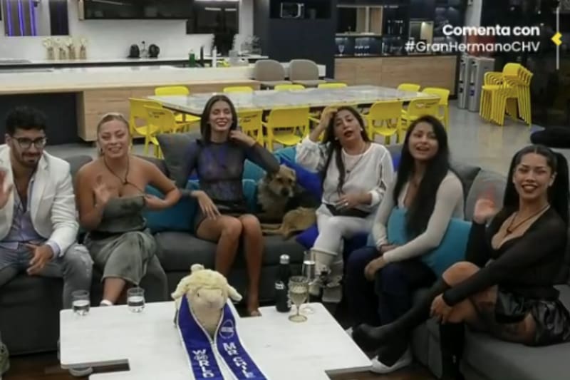 Te contamos cómo llegar al Aeropuerto de Santiago para poder ver a los participantes.