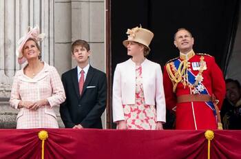 La irrupción de James, vizconde de Severn, en la Familia Real