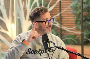 “Un rollo de confort y una...”: El incómodo regalo de amigo secreto que le dieron a Eduardo Fuentes