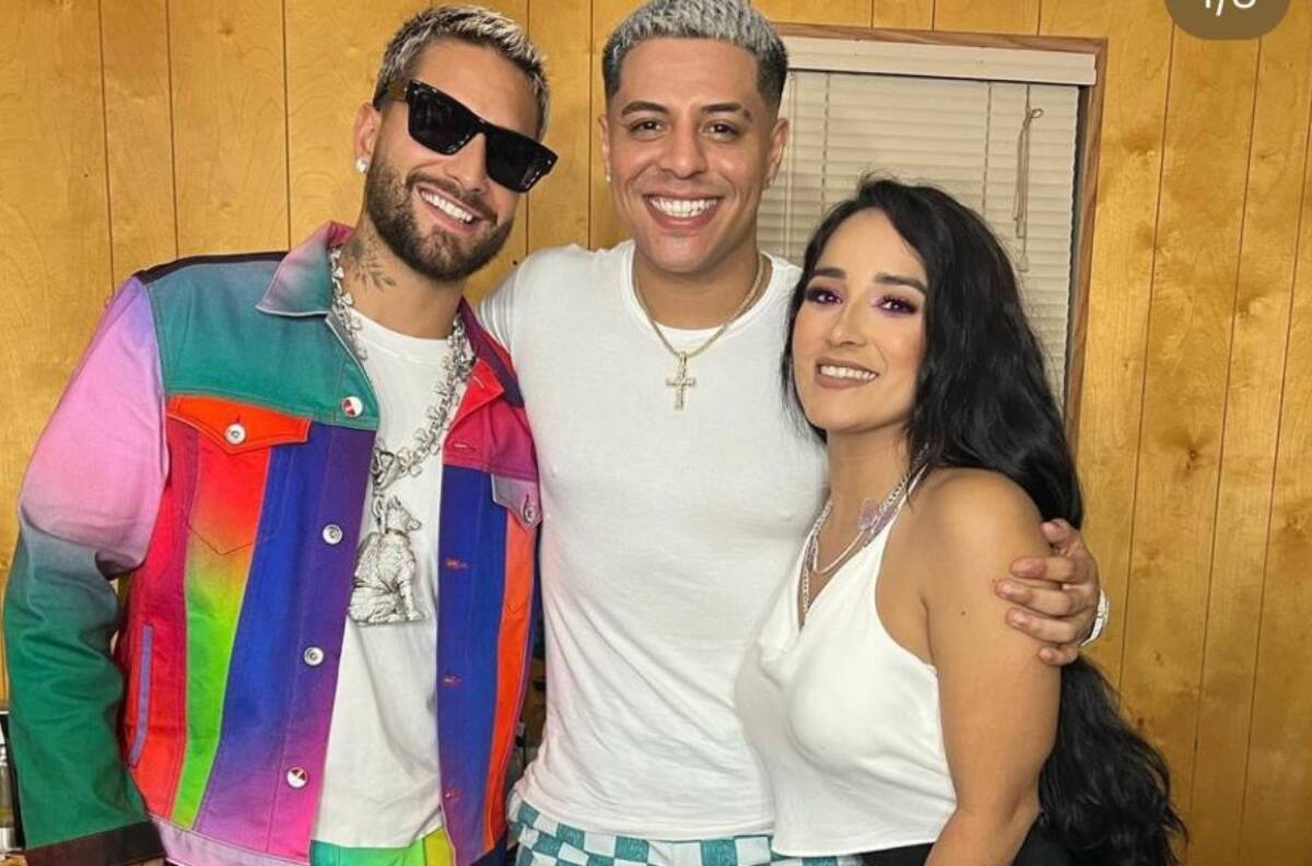 Eduin Caz baña a su esposa con cerveza, agua y otras sustancias para desearle feliz cumpleaños