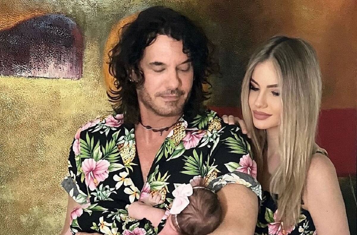 Mario Cimarro dedica tierno posteo navideño con Briana a su novia: "Ustedes me está haciendo un mejor hombre"