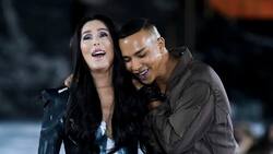 Cher sorprende modelando en una pasarela a sus 73 años