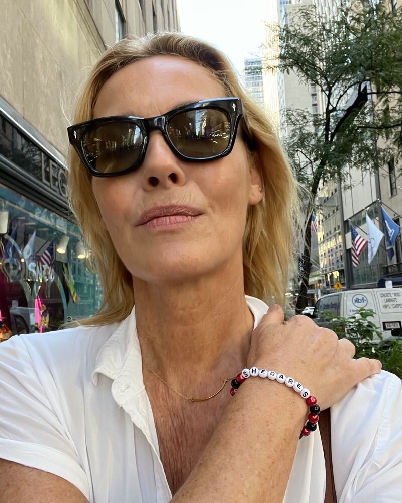 Connie Nielsen es Becca Mansell en "Nadie"