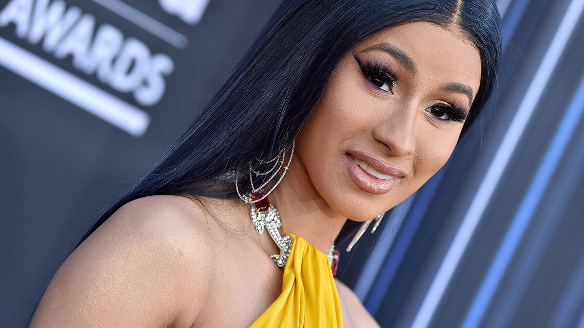 A Cardi B le crecieron así las caderas, pero niega cirugía estética