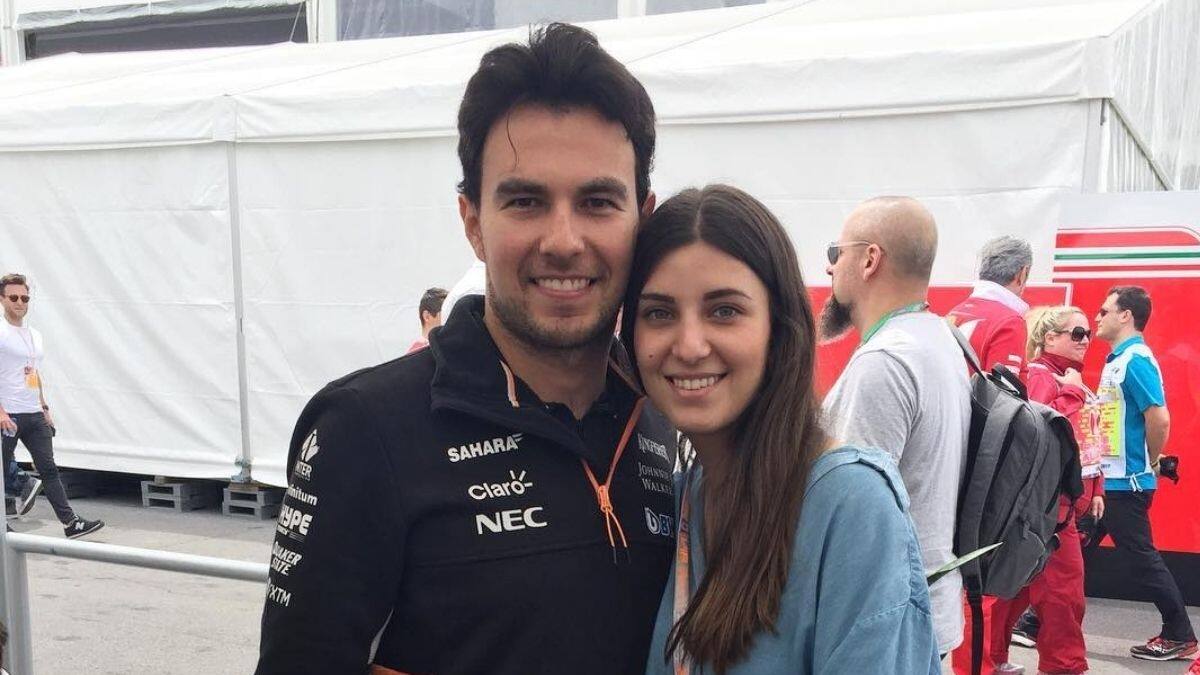 Ella es Carola Martínez, la esposa de Checo Pérez, quien lo apoya por todo el mundo