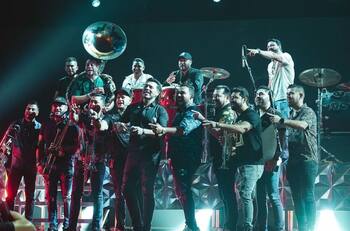 Estudiantes de la FCPyS de la UNAM invitan a Banda MS a su kermés anual y la banda abre posibilidad