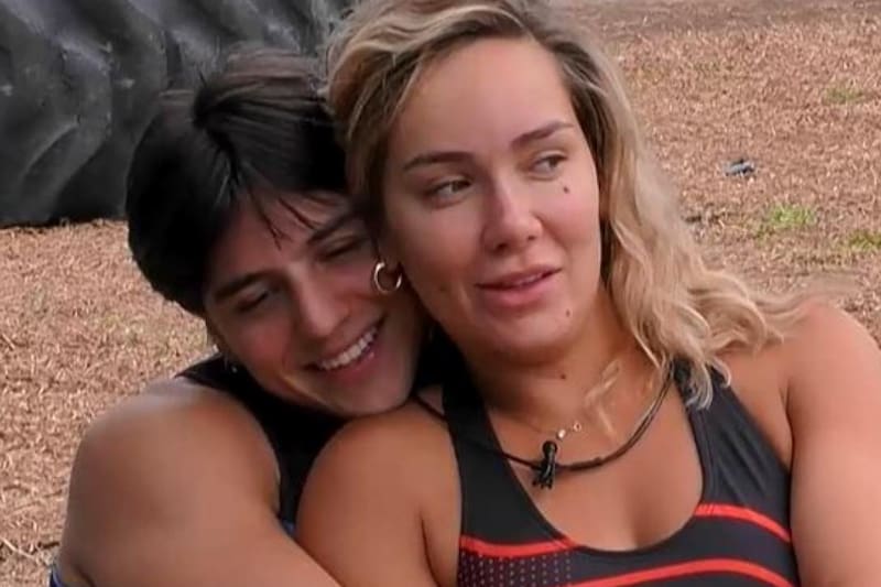 La influencer y el motoquero iniciaron un apasionado romance en Mundos Opuestos.