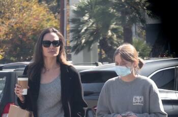 Angelina Jolie captada de compras en el supermercado con su hija menor, Vivienne Jolie-Pitt