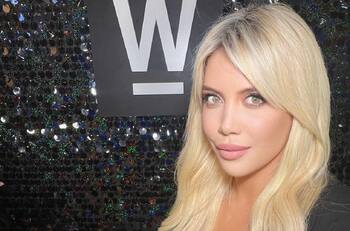 ¡Increíble! Mujer le entrega CV a Wanda Nara y la modelo la contrata