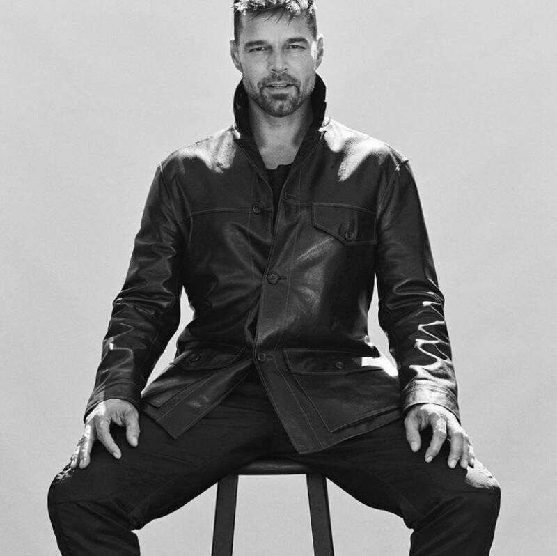 El cantante boricua siempre atrae las miradas hacia su forma de vestir,